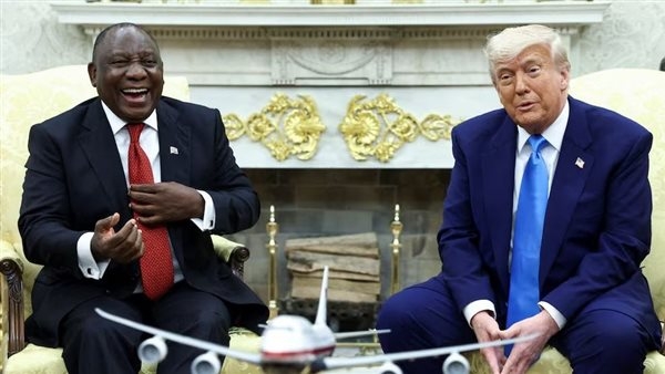 رئيس جنوب إفريقيا ساخرا من ترامب: معنديش طائرة أديهالك هدية