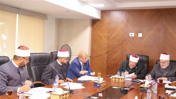 بحضور وكيل الأزهر، لجنة 'البحوث الفقهية' تعقد اجتماعها الشهري لمناقشة عدد من القضايا