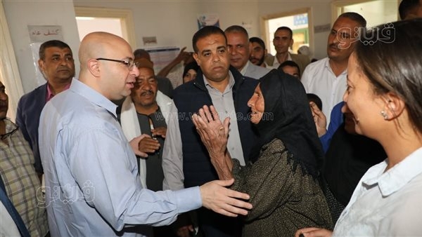 محافظ بني سويف يزور قرية نعيم ويوجه بحلول عاجلة لمطالب الأهالي