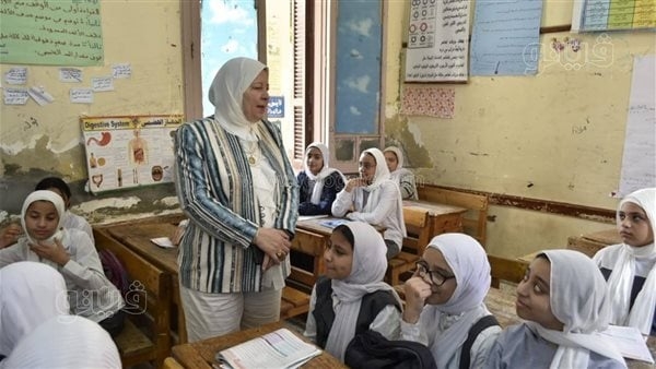 إصابة طالبة وتحطم النوافذ إثر تعدي طلاب على مدرسة عقب الامتحان ببني سويف (صور)