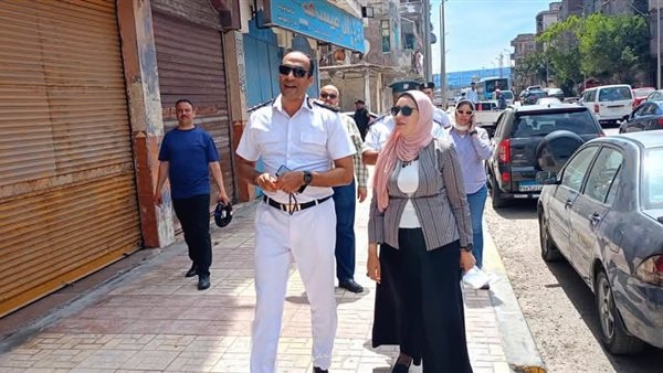 حي العجمي يزيل أجزاء من 3 عقارات تعرض أرواح المواطنين للخطر (صور)