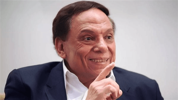 عوالم خفية في حياة الزعيم.. حكايات جديدة عن مسيرة عادل إمام من قرية شها إلى حي الجمالية.. وجولاته السرية بوسط البلد خلال ساعات الفجر