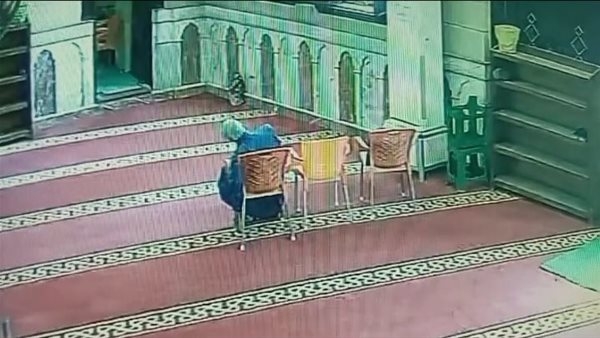 حسن الخاتمة، وفاة مسن أثناء الصلاة بمسجد السلام بالمحلة