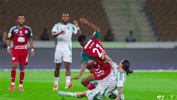 الاتفاق يحقق فوزا ساحقا على أهلي جدة بالدوري السعودي (فيديو)