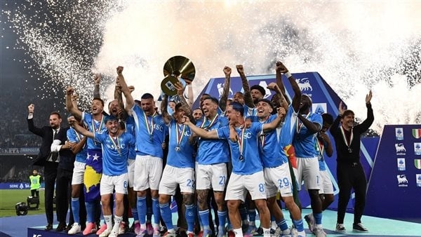 لحظة تتويج نابولي رسميا بلقب الدوري الإيطالي للمرة الرابعة في تاريخه (فيديو)