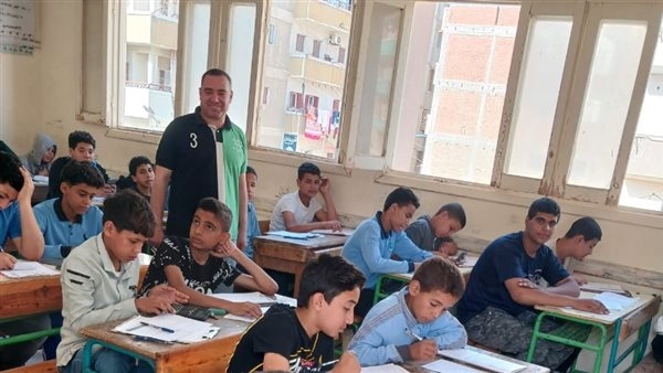 انضباط جميع اللجان الامتحانية بالفصل الدراسي الثاني لصفوف النقل بالبحيرة (صور)