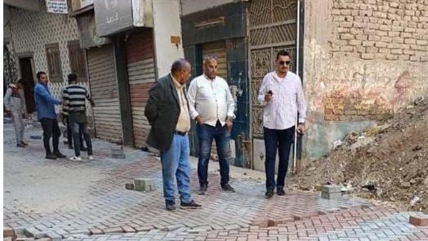 محافظ الشرقية يطمئن على تنفيذ أعمال الرصف والتطوير بالحسينية