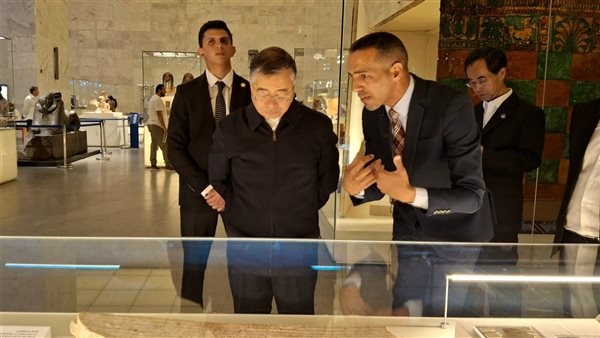 وفد صيني رفيع المستوى يزور متحف الحضارة