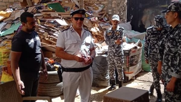 حملة مكبرة لإزالة أماكن النباشين بقرية الحجاز في الإسماعيلية (صور)