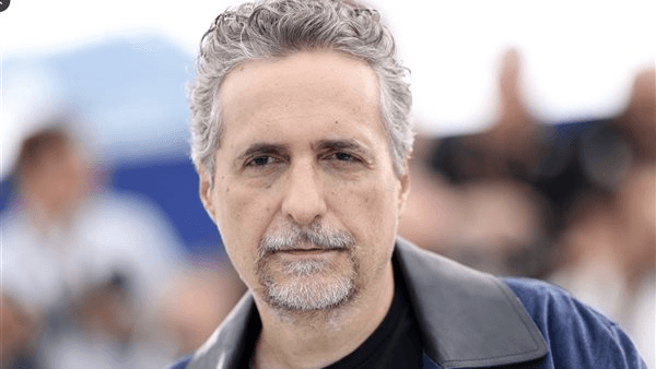 كليبر ميندونسا يفوز بجائزة أفضل مخرج في مهرجان كان