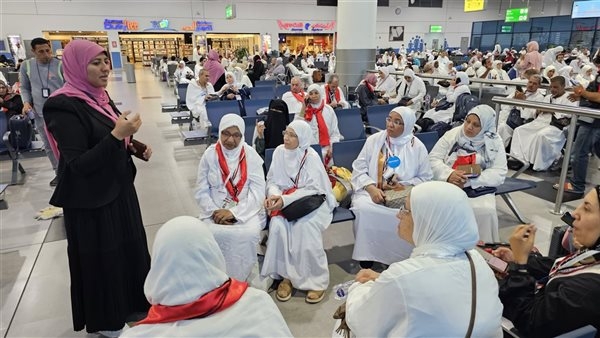 يا رايحين للنبي الغالي.. التضامن تواصل تفويج حجاج الجمعيات الأهلية إلى الأراضي المقدسة.. تيسيرات في إجراءات السفر بالمطارات.. وباصات خاصة لنقل ضيوف الرحمن للفنادق (صور)