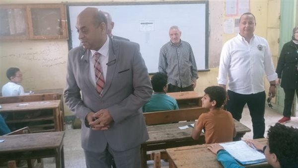 وكيل تعليم الدقهلية في جولة لمتابعة امتحانات النقل بمدارس ميت غمر (صور)