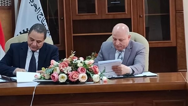 "حلوان لمحركات الديزل" توقع عقد توريد جرارات بيلاروسية مع "المصرية للتنمية الزراعية"
