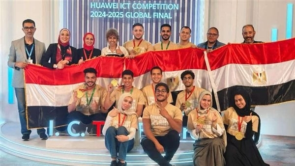 حاسبات عين شمس تفوز بالمركز الأول في نهائي المسابقة العالمية "هواوي لتكنولوجيا المعلومات والاتصالات"