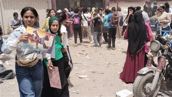 احتفال طلاب الابتدائية بانتهاء الامتحانات في الإسكندرية
