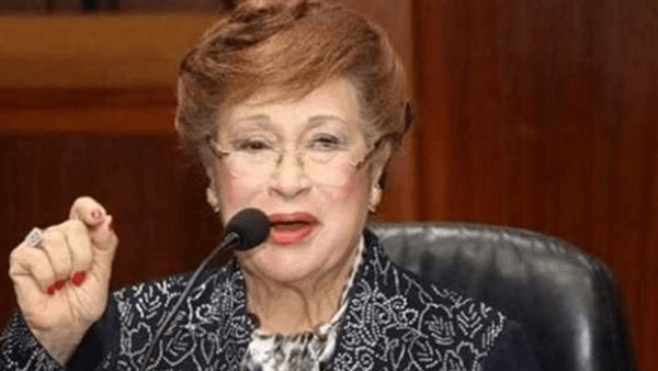 مضاعفات كورونا، طبيب نوال الدجوي يكشف تطورات حالتها الصحية