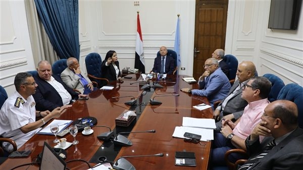 محافظ القاهرة يناقش تطوير شوارع مصر الجديدة