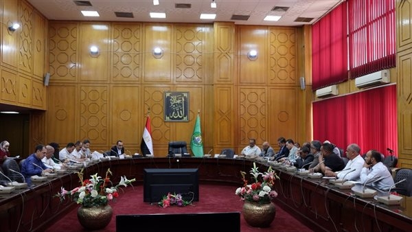 نائب محافظ الإسماعيلية يتابع إجراءات تقنين أوضاع التعديات على أراضي السكك الحديدية (صور)