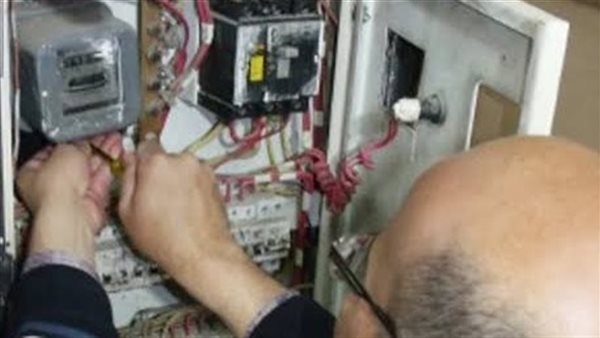 كيف تتعامل شركات الكهرباء قانونيًّا مع جرائم سرقة التيار؟