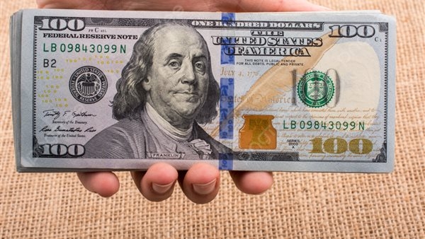 الدولار يتراجع من جديد في ختام تعاملات اليوم الإثنين بالبنوك المصرية