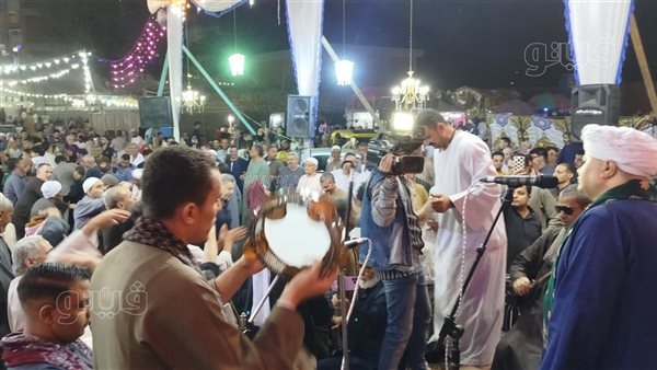 الآلاف من أهالي السنطة بالغربية يحتفلون بالليلة الختامية لمولد "قطب الرجال" (صور)