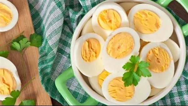 فوائد البيض المسلوق، يقوي الذاكرة ويحافظ على صحة العين والدماغ