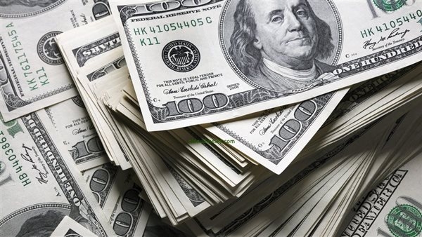 ستاندرد تشارترد يكشف توقعاته لـ سعر الدولار فى 2026