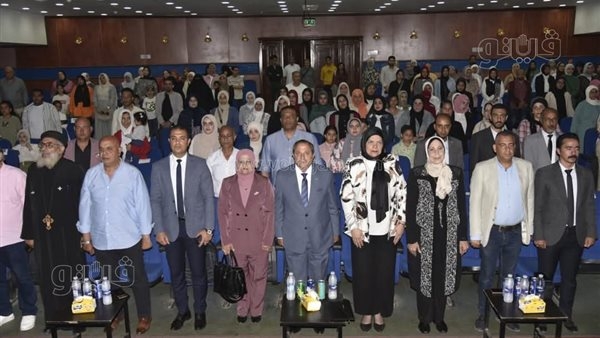 محافظ بورسعيد يشهد العرض الفني لأوبريت 'بنت مصر' على مسرح قصر الثقافة (صور)