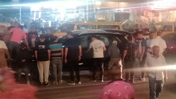 إصابة 4 أشخاص في تصادم سيارتين بشارع البحر بالمحلة (صور)