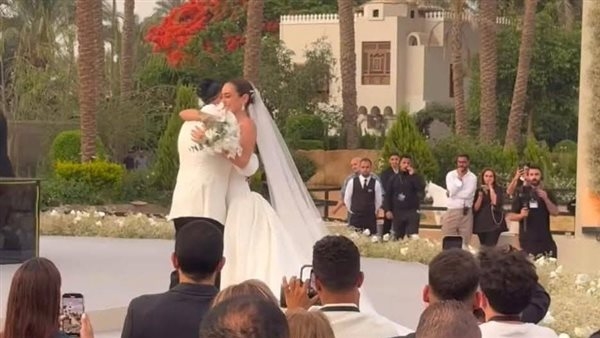 أخبار الفن اليوم: أمينة خليل تحتفل بزفافها.. آية سماحة تعتذر لمشيرة إسماعيل بعد الإساءة إليها.. تامر حسني يطرح أغنيته الجديدة.. عمرو دياب يعود للتلحين بألبومه الجديد