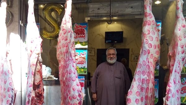 غش أم أسباب أخرى؟ شيخ الجزارين يفك لغز انخفاض وزن الأضحية بعد شرائها