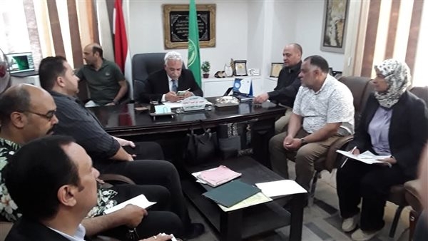 وكيل التعليم بالإسماعيلية يتابع امتحانات الدبلومات الفنية من غرفة العمليات (صور)