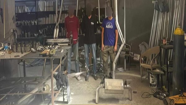 ضبط 3 أشخاص لقيامهم بإدارة مصنع لتعديل شكمانات السيارات بالقطامية