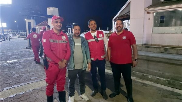 متطوعو السيول بالهلال الأحمر يرفعون درجة الاستعداد الليلة