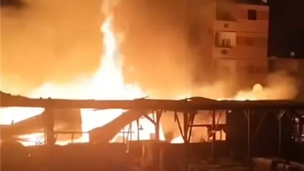 تفاصيل حريق هائل يلتهم سوق السيراميك في المرج.. النيران التهمت 33 محلا والخسائر بالملايين.. وقرارات عاجلة من النيابة