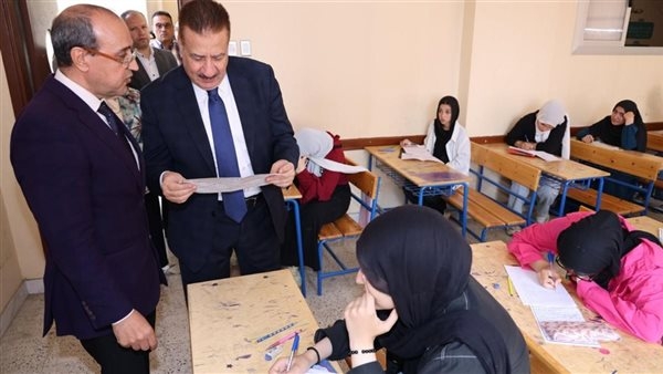 محافظ المنوفية يتفقد لجان امتحانات الشهادة الإعدادية (صور)