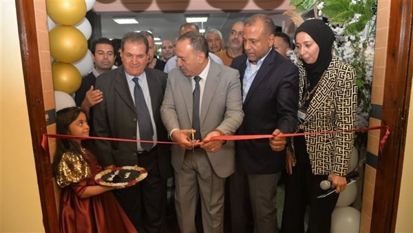محافظ أسيوط يشهد الحفل الختامي ويفتتح المعرض السنوي للأنشطة المدرسية (صور)
