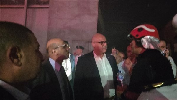 محافظ القليوبية ومدير الأمن يتابعان أعمال السيطرة على حريق مصنع ميدان الحادثة بالقناطر