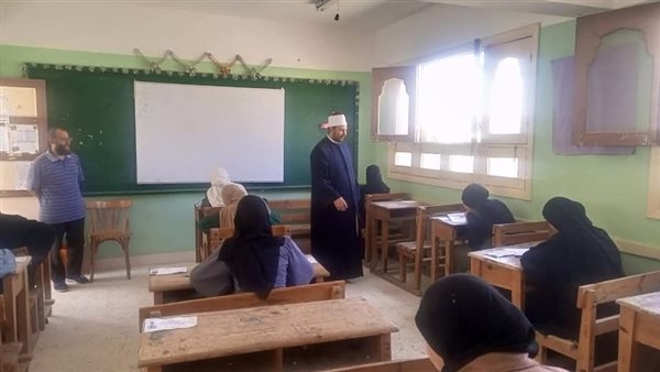 رئيس منطقة الإسكندرية الأزهرية يتفقد لجان طلاب الأدبي للشهادة الثانوية