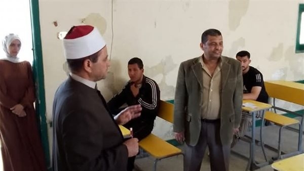 رئيس منطقة الإسماعيلية الأزهرية يتابع امتحانات الشهادة الثانوية بلجنة معهد البنين (صور)