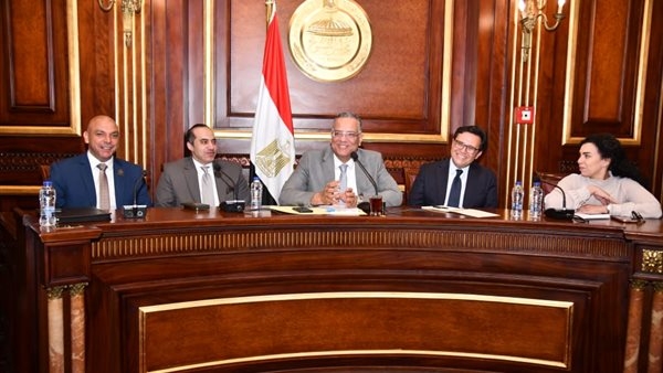 وزير الثقافة: موظفون يتقاضون 140 مليون جنيه سنويا ولا يذهبون إلي أعمالهم منذ 7 سنوات