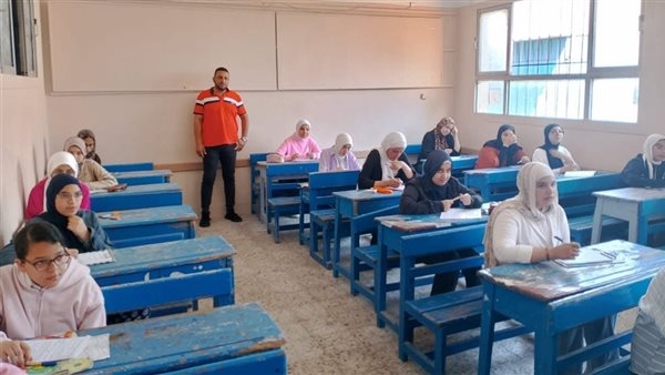 سهل ومن المنهج، آراء طلاب الشهادة الإعدادية بالبحيرة في امتحاني الجبر والكمبيوتر (فيديو)
