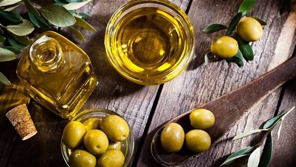 فوائد زيت الزيتون، يخفف حموضة المعدة ويحمي من أمراض القلب والسرطان