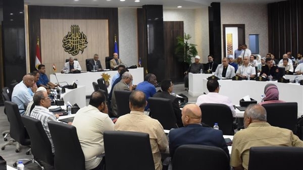 محافظ أسوان: عدم التهاون مطلقًا في الحفاظ على أراضي الدولة