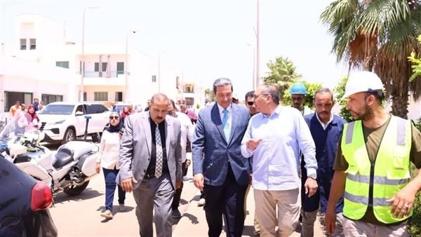 محافظ دمياط يتفقد مشروعات الصرف الصحي للتجمعات القروية