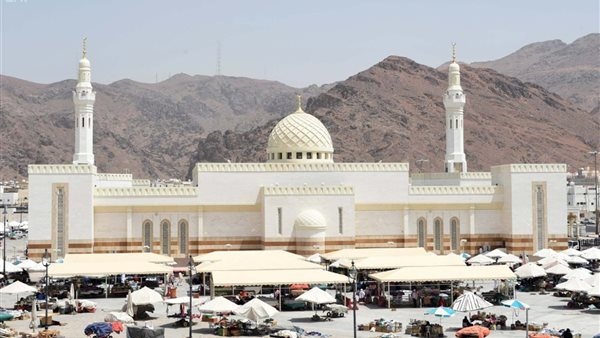 مسجد شهداء أحد بالمدينة المنورة، أشهر معالمه وحكم زيارته