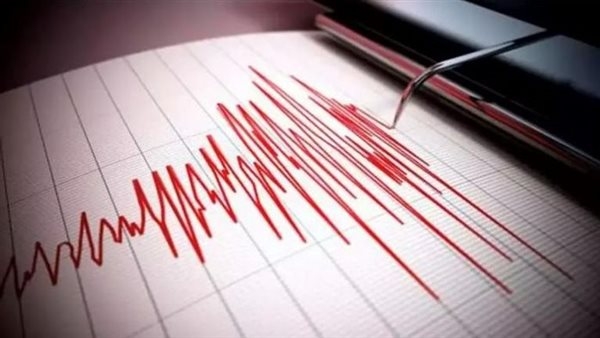 زلزال بقوة 5.7 درجة يضرب جزيرة "سيرام" الإندونيسية