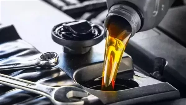 أضرار عدم تغيير زيوت محرك السيارات بعد قطع مسافات كبيرة