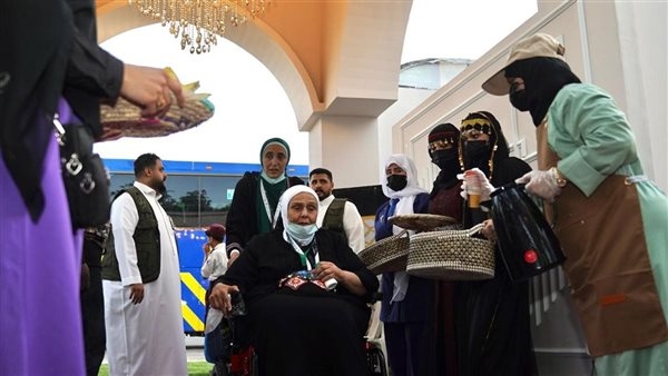 حجاج السياحة خمس نجوم يصلون إلى عرفات استعدادا لأداء الركن الأعظم