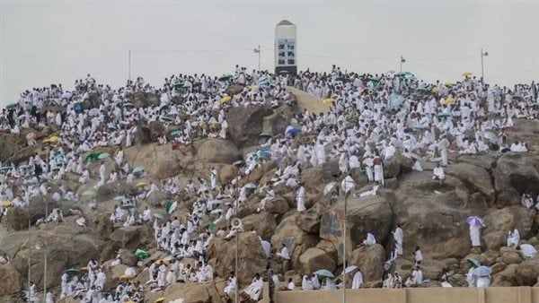 موسم الحج 2025، تسابق الحجاج للصعود إلى جبل عرفات مرددين "لبيك اللهم لبيك" (فيديو وصور)
